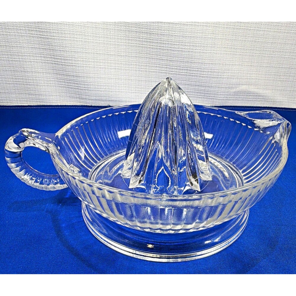 Vtg Federal Glass Clear Ribbed Citrus Juicer Reamer w/Pour Spout & Loop Handle